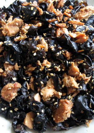 A picture of Black Fungus & Tuna ‘Tsukudani’.