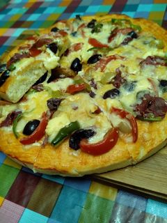 صورة لوصفة بيتزا بالبسطرمة وميكس الجبن 😋💓🍕