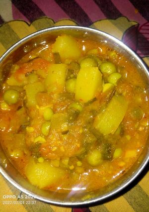 आलू मटर की सब्जी (aloo matar ki sabzi recipe in Hindi) रेसिपी मुख्य फोटो