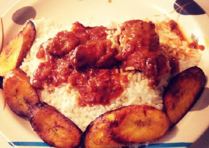 Fried plantain with white rice and stew Recipe by Lick Fingers (Abj ...