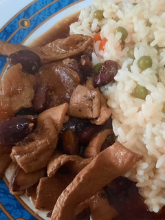 Una foto de Pollo con almendras