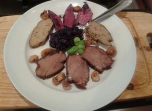 Sült libamell és libamáj birsalmás párolt káposztával recept fotója
