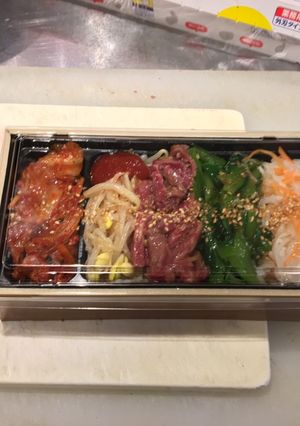 Hình của món Bento cơm hộp cho chuyến giã ngoại 🍱🍱🍱.