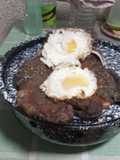 Costilla de aguja con hueso y huevos fritos