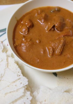 A picture of Mangalorean Chicken Gravy with Kori Roti.