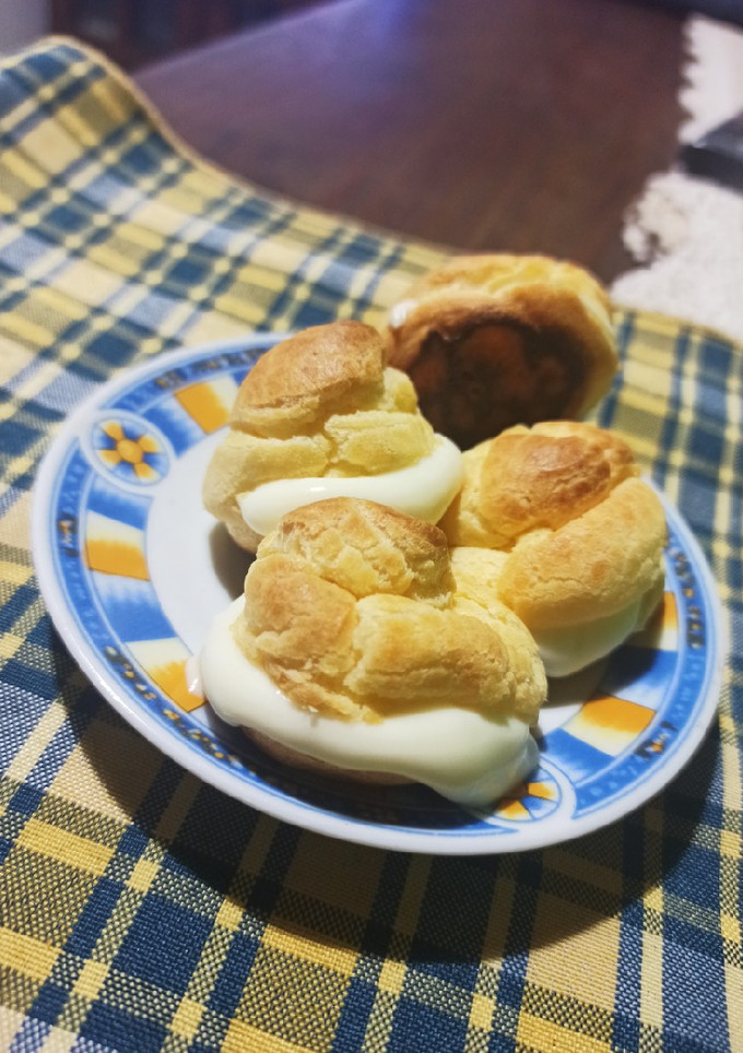 Una foto de Masa bomba con relleno de crema
