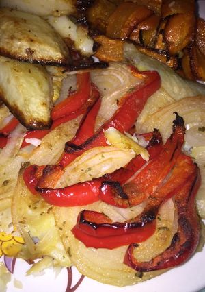 Una foto de Pescado con Verduras al Horno