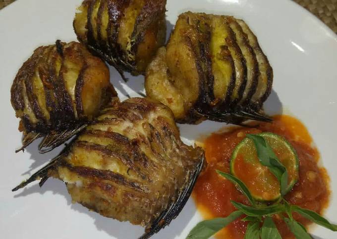 Resep Ikan gabus goreng sederhana + sambal terasi mentah Resep Ikan gabus goreng sederhana + sambal terasi mentah