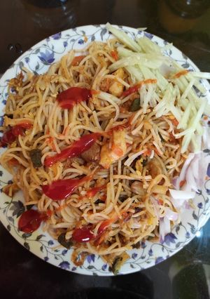 এগ চিকেন নুডলস(Egg chicken noodles recipe in Bengali) রেসিপির প্রধান ছবি