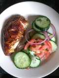 Pollo horneado con ensalada de pepino