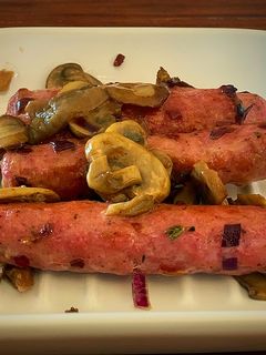 Una foto de Salchichas con setas y vino quemado de Los Perdomos