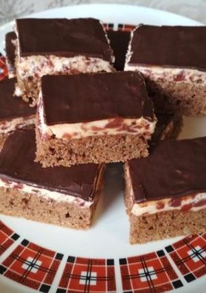 Csehszlovák krémes (meggyel) recept fotója