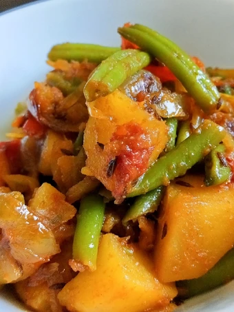 Recipe Stir Fry beans, potatoes and tomatoes in caramelized onions the So Delicious Perfect