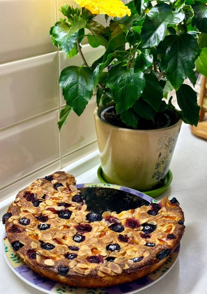 Тарт-запіканка з рікотою та ягодами на мигдалевому борошні🥧