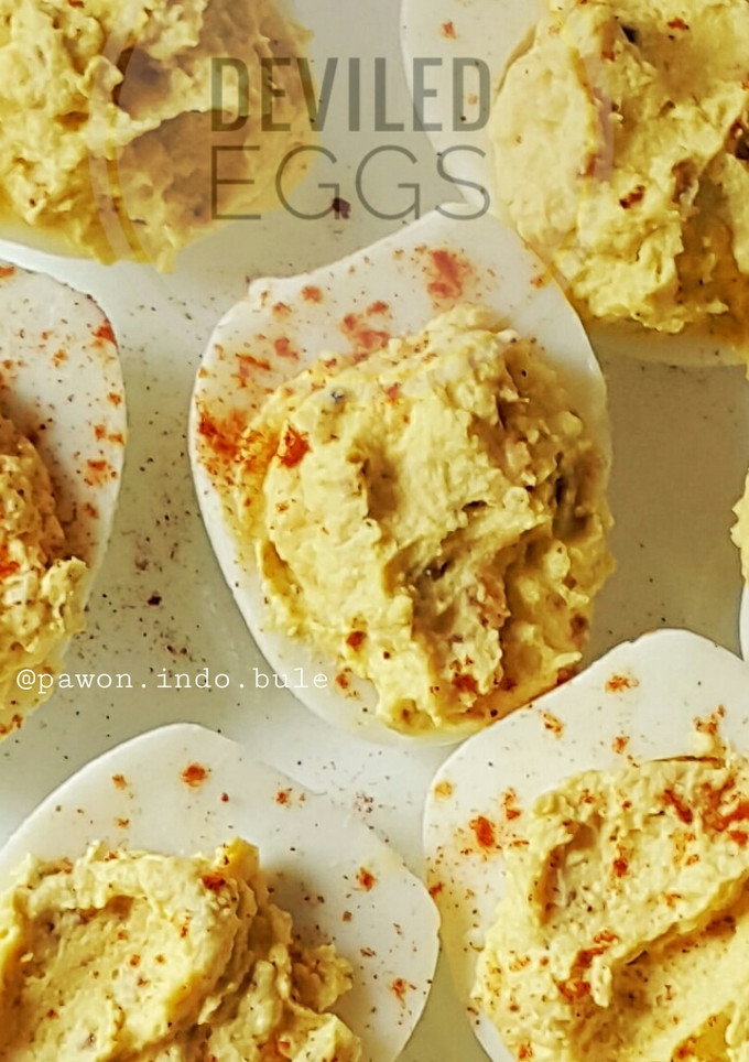 A picture of Deviled Eggs.