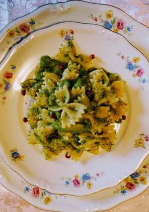 O poză a rețetei Paste cu broccoli, anșoa și piper roz.