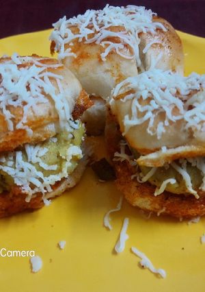 ચીઝ ગાર્લિક મસાલા પાવ (Cheese Garlic Masala Pav Recipe In Gujarati) રેસીપી મુખ્ય ફોટો