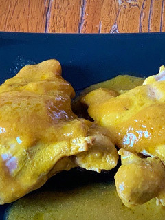 Una foto de Contramuslos de pollo en salsa casera