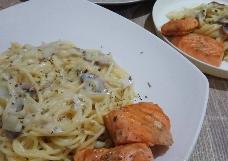 makanan Spaghetti Carbonara with Salmon yang Bikin Ngiler