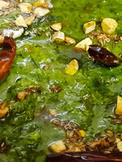 लसूूनी पालक रेसिपी (lasuni palak recipe in marathi) रेसिपी चे मुख्य फोटो