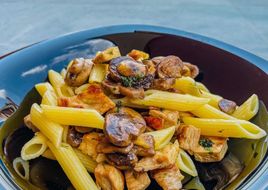 Penne con champignon e pollo