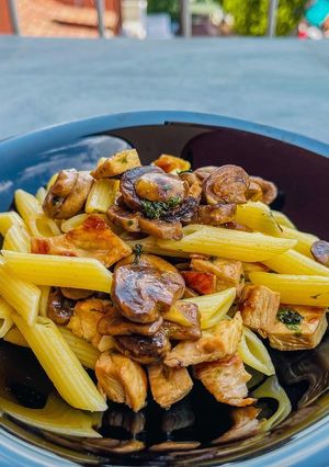 Foto di Penne con champignon e pollo
