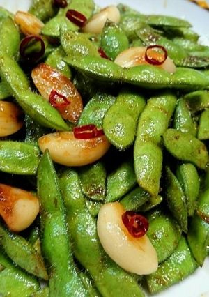 A picture of Spicy Garlic Sautéed Edamame.