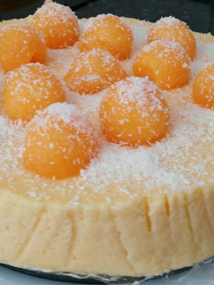 Una foto de Tarta fría de melón con leche condensada