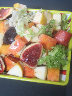 Una foto de Ensalada de escarola con frutas