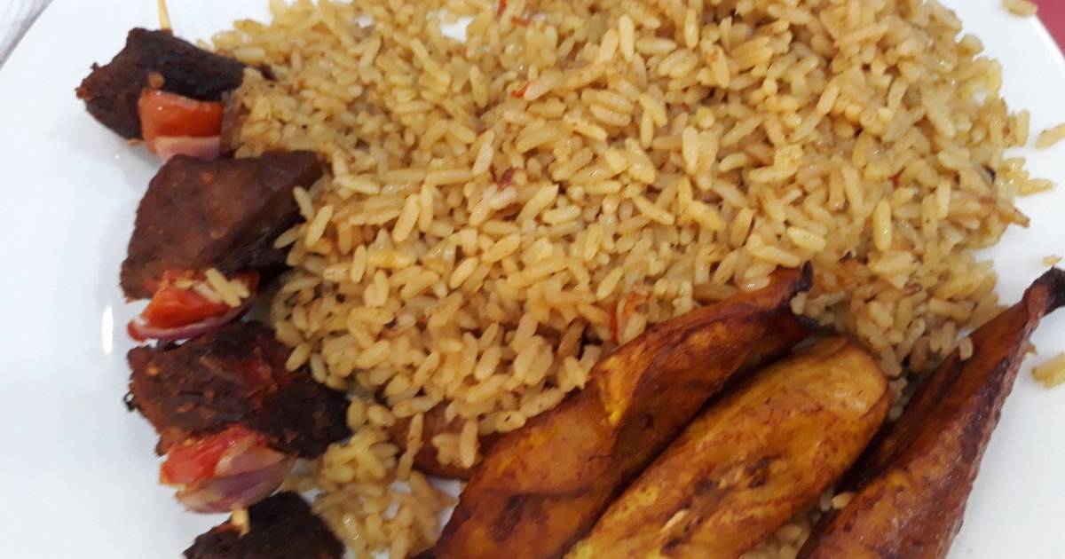 Jollof rice,fried plantain and beef Recipe by Chidinma onye Cookpad