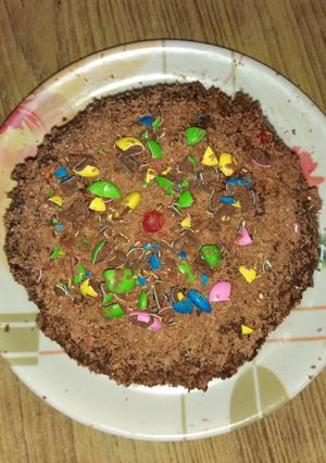 A picture of Biscuit brownie cake in cooker.