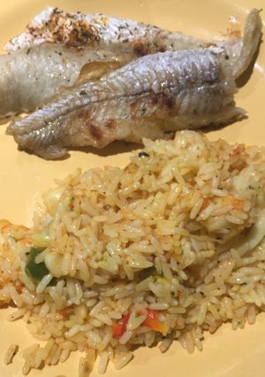 Una foto de Filete de Merluza al Horno y Arroz con Calamares 🦑