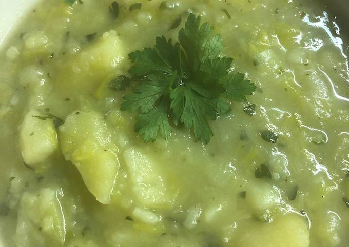 Potato and leek soup - vegan