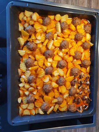 Easy Steps to Prepare Recipes Meatballs and potatoes ovenbaked (so delicious) the Delicious Can Pamper Your Tongue.