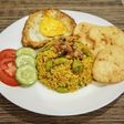 Nasi goreng kunyit dengan ikan asin & petai