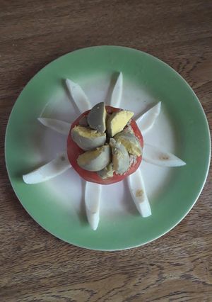 Una foto de Tomates Rellenos 🍅🥚