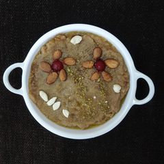 A picture of Sooji halwa.