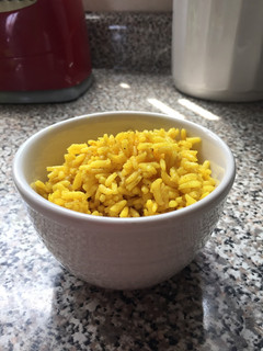 Una foto de Arroz con cúrcuma y coco