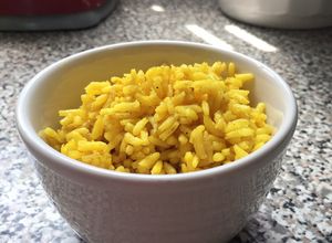 Una foto de Arroz con cúrcuma y coco