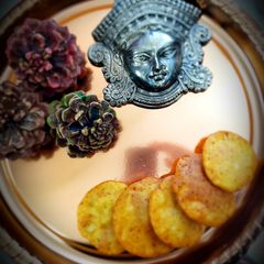 A picture of Makki ki poori.
