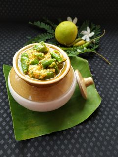 चटकदार मिरचीचे लोणचे (mirchiche lonche recipe in marathi) रेसिपी चे मुख्य फोटो
