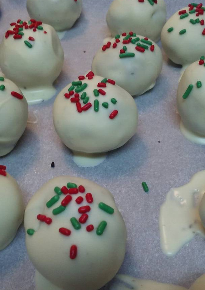 A picture of Oreo Truffles.