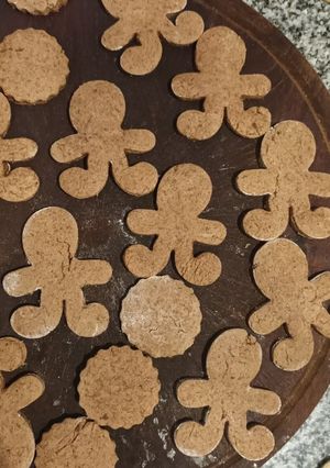 Una foto de Galletitas de Jengibre y canela 🎄✨️🎅 Re fáciles! Ideales para Navidad