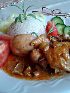 Házi csirkecombok erdei gombával recept fotója