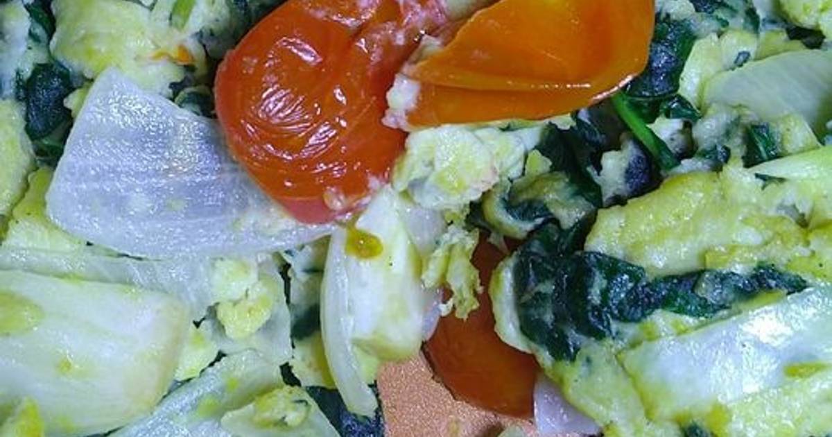 Scrambled Eggs With Spinach And Cherry Tomatoes Recipe By Angela Mertoyono Cookpad