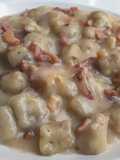 Chicche di patate e radicchio in crema con speck e noci