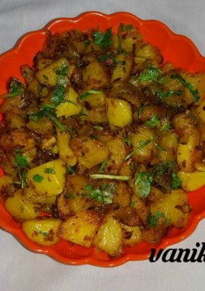 A picture of Dry aloo payaz.