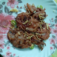 A picture of Crispy beetroot pakora.