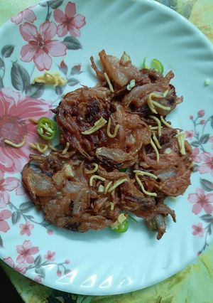A picture of Crispy beetroot pakora.