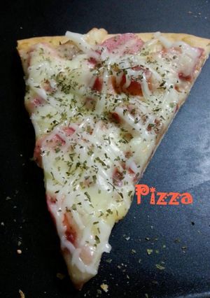 Hình của món Bánh Pizza (vị xúc xích và giăm bông).